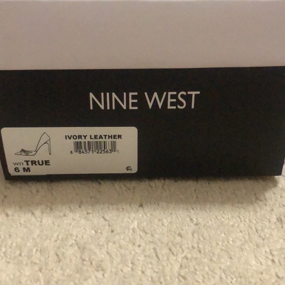 Brand New Ivory Colored Heels, Size 6 with box. - Picture 8 of 8